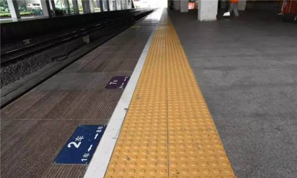 新手坐动车怎么找车厢,新手坐高铁怎么找车厢图解图6
