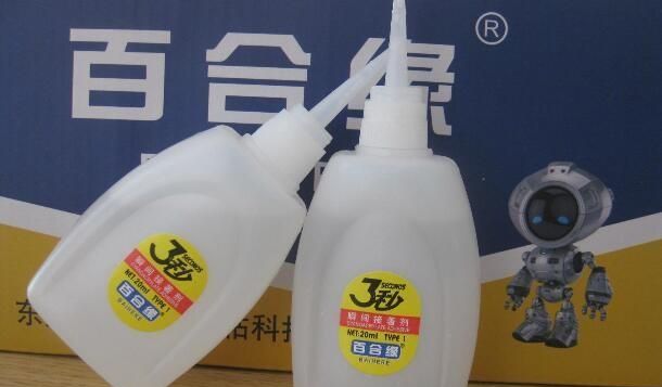 PVC胶水弄到衣服上怎么处理