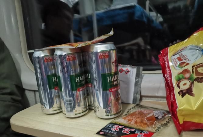 火车上能带白酒吗，使用塑料桶装的但是是密封的