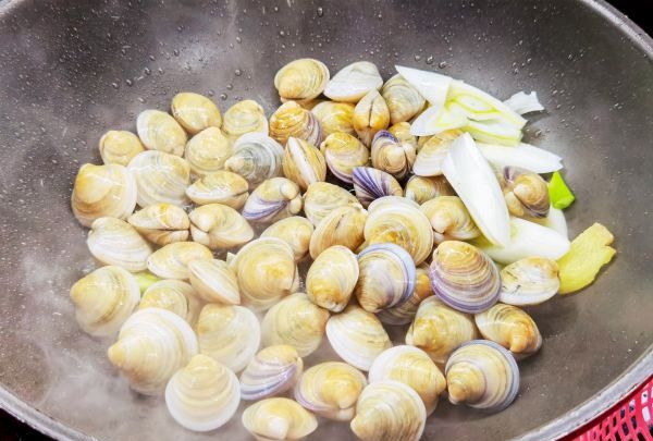 蛤蜊怎么炒,蛤蜊爆炒做法图5