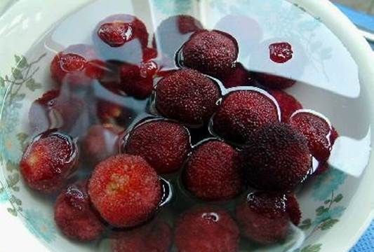 杨梅怎么清洗,买回来的杨梅为了食用更安全是真的吗