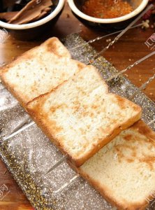 ​为什么面包片要烤一下,面包为什么要烤一下吃