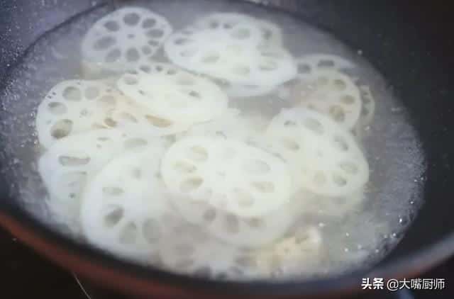 怎么做凉拌藕片是脆的（莲藕怎么炒又脆又好吃）
