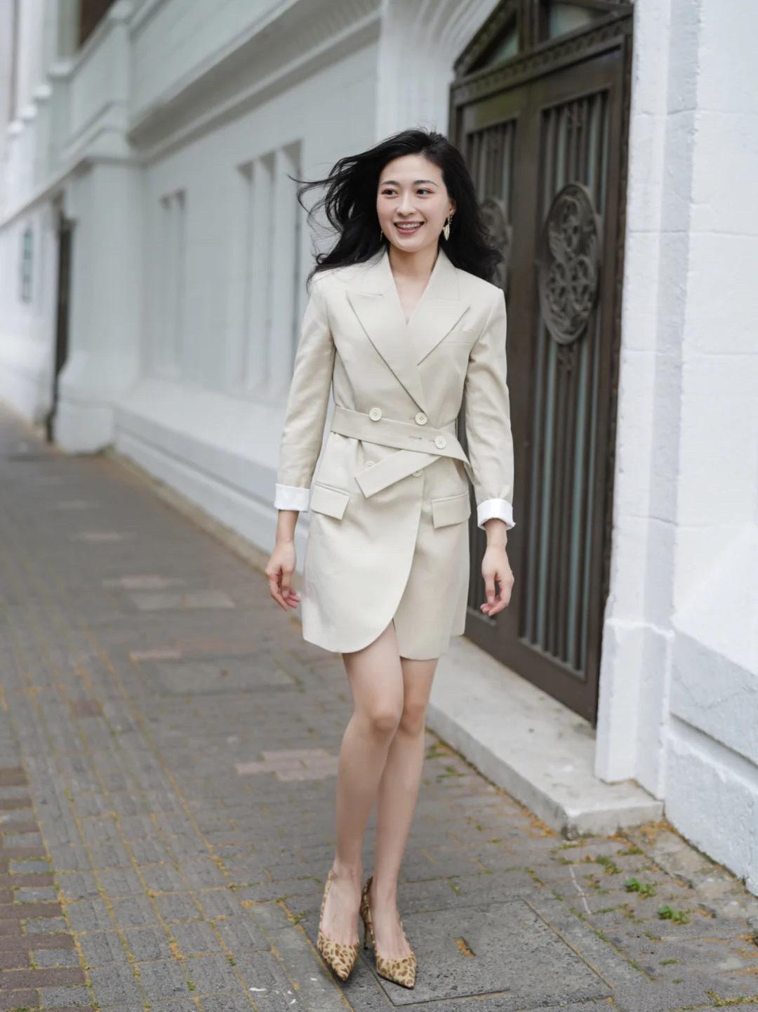 女士偏正式一点的衣服(女士穿什么衣服显正式)