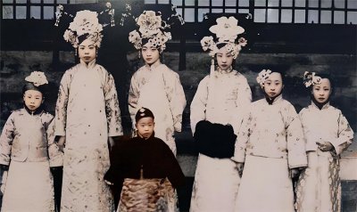 ​皇后婉容年轻时有多美？看完这组罕见的绝版旧照，你就理解溥仪