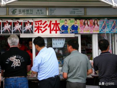 ​彩票为什么中奖的都是机选（“机选”和“自选”哪个容易中奖？彩票店“走势图
