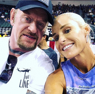 ​WWE送葬者生日快乐！娇妻公布多张葬爷私照！