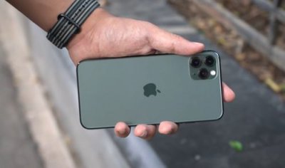 ​苹果12屏幕自动变暗怎么解决(iphone12屏幕自动变暗怎么回事)