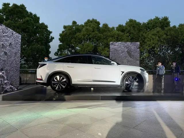 华为正式宣布卖车，首款车型竟是它！价格更是让人惊喜...-
