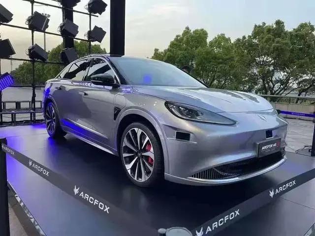 华为正式宣布卖车，首款车型竟是它！价格更是让人惊喜...-