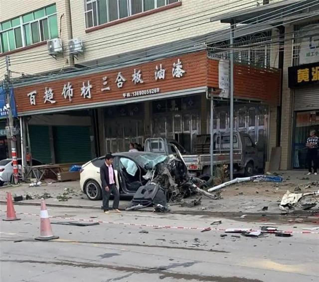 特斯拉突然失控，狂奔致2死3伤！最新回应来了-