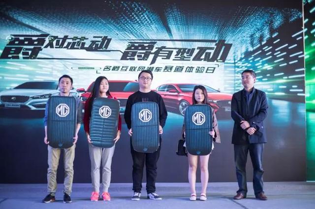 这不是一款玩具车，却可以用手机来遥控-