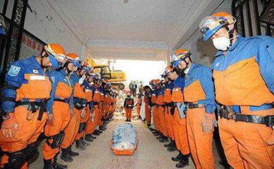 ​2008年5月16日:中国政府接受的第一个外国救援队伍