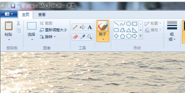 配图