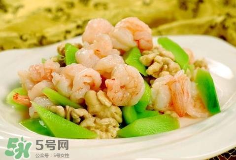 新鲜核桃外壳发霉能吃吗？新鲜核桃长毛还能吃吗？