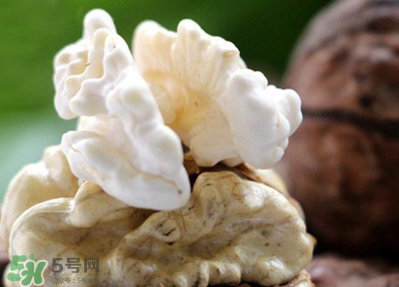 新鲜核桃外壳发霉能吃吗？新鲜核桃长毛还能吃吗？