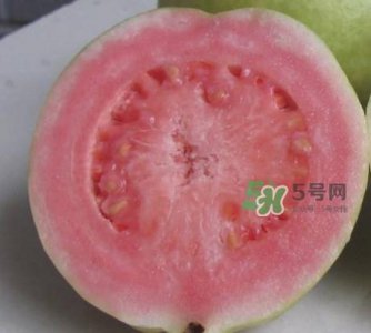 ​芭乐中间的籽可以吃吗？芭乐榨汁籽要去吗