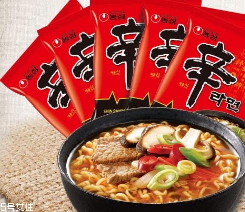 辛拉面和火鸡面哪个好吃哪个更辣？