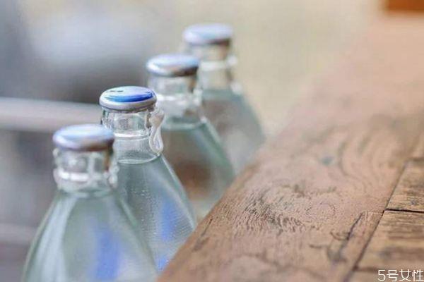 减肥每天要喝多少水 减肥喝水应该喝多少