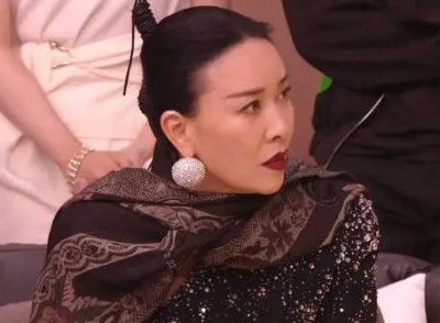 ​那英给自己歌手首唱打90分 说下周状态会更好