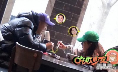 ​曾黎与男友王子鸣外出吃饭被拍 骑电动车出行宛如老夫老妻