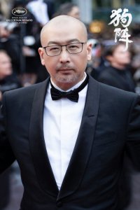 ​管虎携《狗阵》剧组亮相第77届戛纳国际电影节