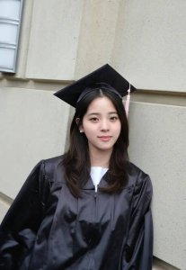 ​欧阳娜娜回应伯克利学历争议 Diploma是自己的选择