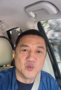 ​李亚鹏就欠薪一事道歉：下班前一定会解决这个问题