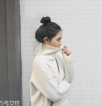 高领毛衣怎么穿好看？教你保暖又减龄的穿法