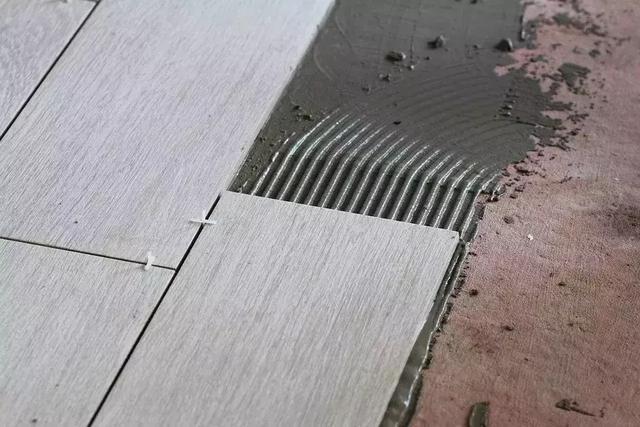 亚光砖跟抛光砖哪个好？没搞懂千万别乱铺，朋友家为此亏了5万多