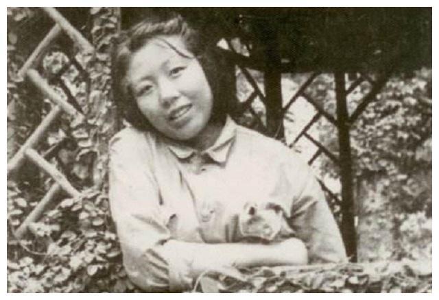 黄金荣妻子：操纵青帮，助夫成大亨，中年被迫离婚，晚年独自生活