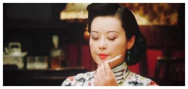 黄金荣妻子：操纵青帮，助夫成大亨，中年被迫离婚，晚年独自生活