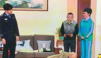 葛优首次亮相春晚，小品中饰演蔡明“儿子”，葛优躺重出江湖