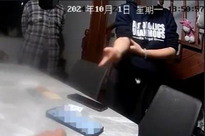 ​12岁女孩将房门紧锁，与陌生男子聊天，母亲立刻报警！怎么回事？