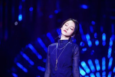 ​挥别了青春 数不尽的车站，甘于平凡却不甘平凡的腐烂