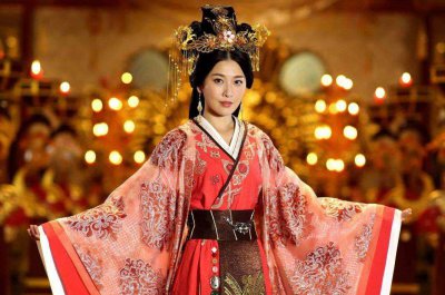 ​李夫人：绝世佳人倾倒汉武帝，为她相思成疾，死后追封她为皇后