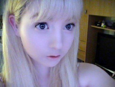 ​白化病让她得到了无与伦比的美，甚至被称为英国第一萝莉