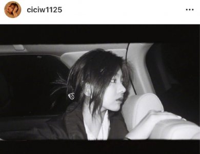 ​汪峰15岁女儿小苹果晒照，高鼻梁像爸爸，网友赞和章子怡一样美