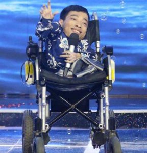 ​“袖珍总裁”李创利：身高不到1米，赚3亿后娶1米7的女秘书为妻