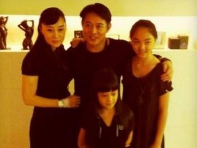 ​多少人曾爱慕你年轻时的容颜？唯有爱能承受岁月无情的变迁