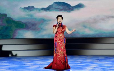 ​张也是李谷一的干女儿？个人生活惹争议
