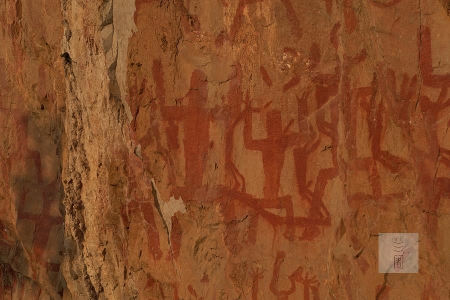花山岩画：距今2000多年，系古代时岭南左江流域壮族先民所留