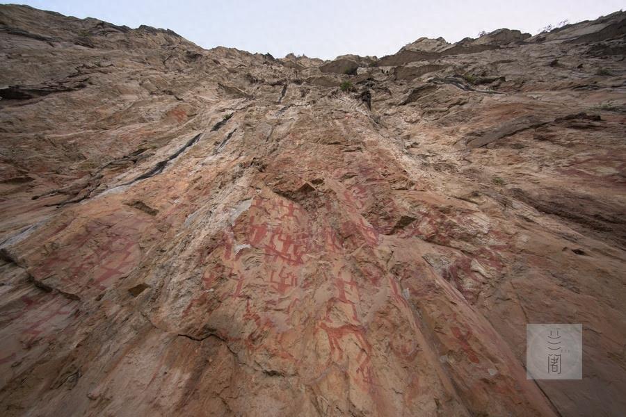 花山岩画：距今2000多年，系古代时岭南左江流域壮族先民所留