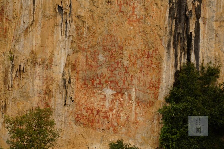 花山岩画：距今2000多年，系古代时岭南左江流域壮族先民所留