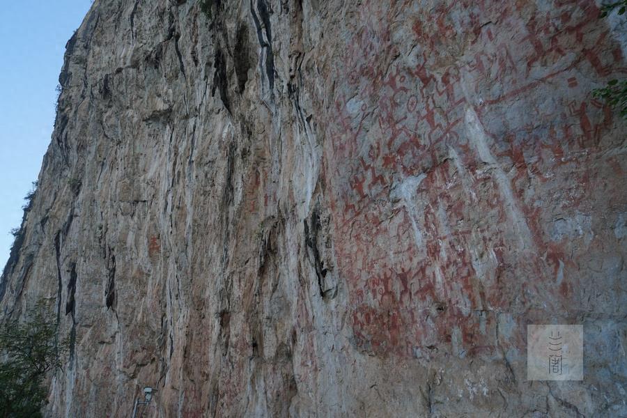花山岩画：距今2000多年，系古代时岭南左江流域壮族先民所留