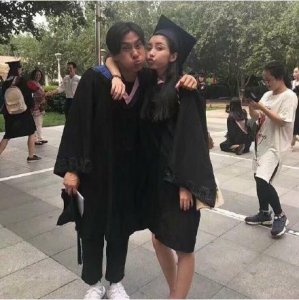 ​豆得儿终于毕业了，老王的女人也有人敢动？