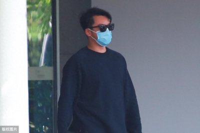 ​郑恺和女朋友苗苗奉子成婚，官宣后独自现身十分高冷