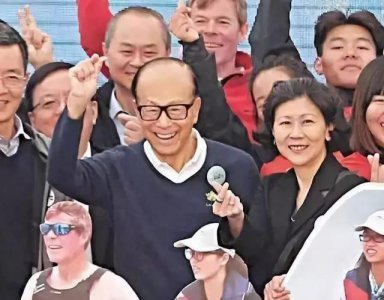 ​李嘉诚59岁女友周凯旋被曝光：不是嫁豪门，原本就是豪门中人