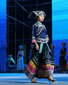 ​乡村乡土：布依族服饰醉美布依女人