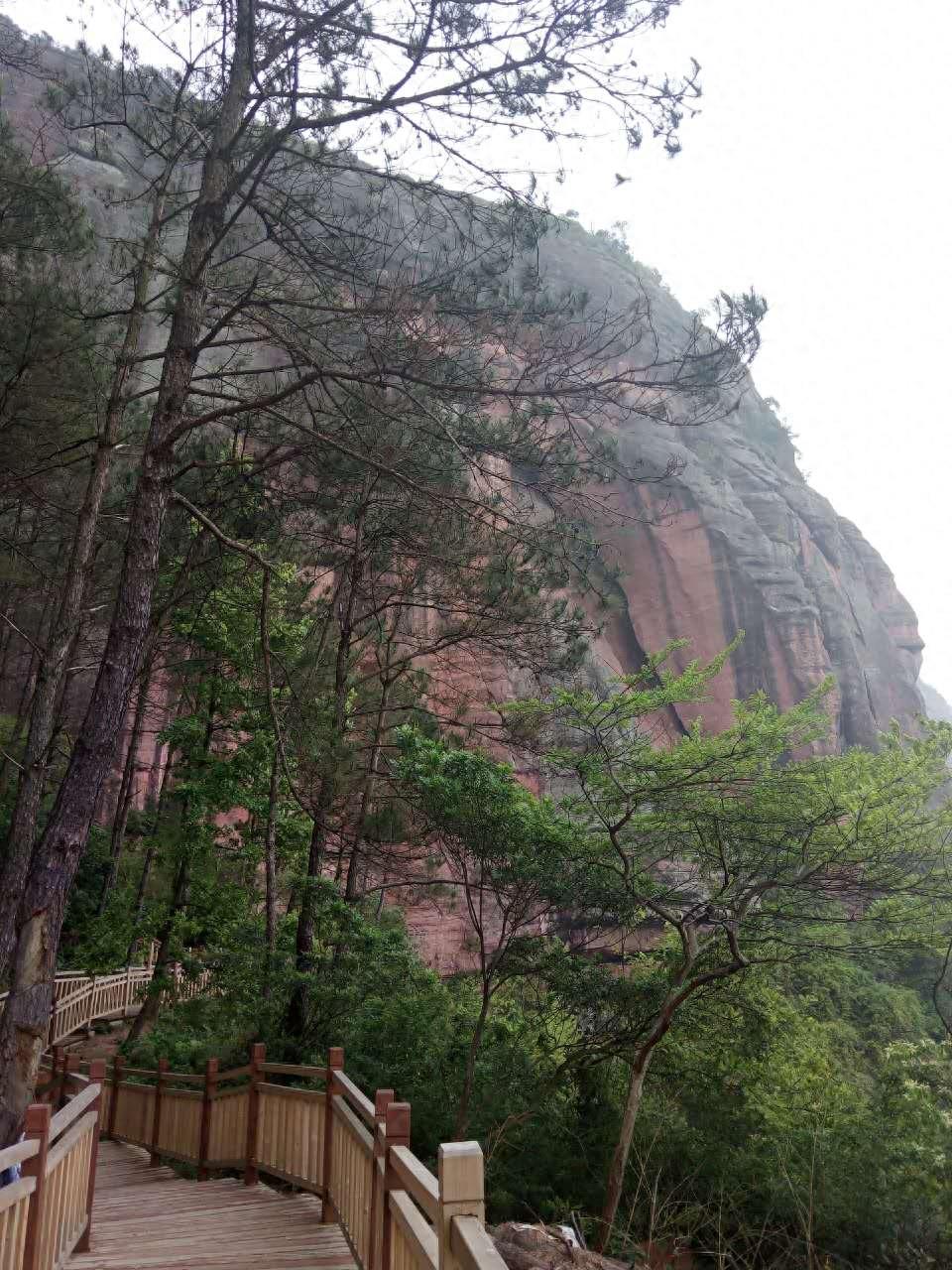丹霞圣地广西北流铜石岭
